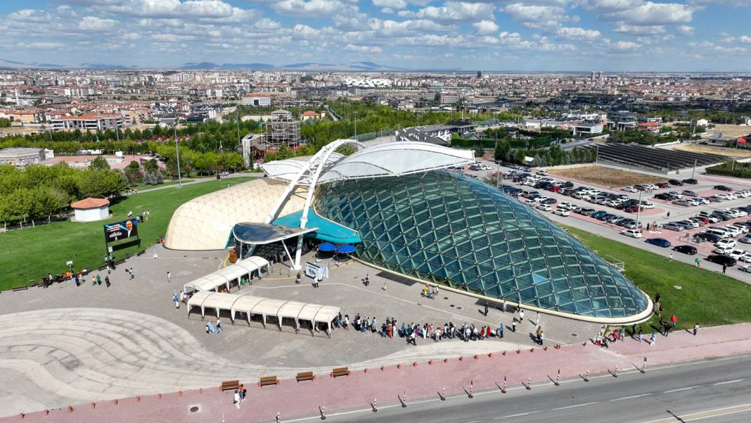 Konya’nın dünyaca ünlü bahçesinde öğrenciler, egzotik canlılarla yakından tanışıyor 15